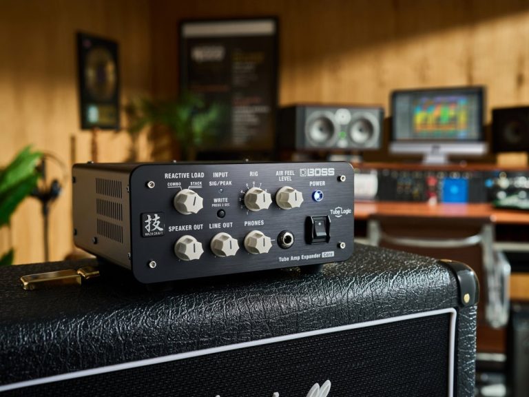 Boss效果器在NAMM 2025展出的最新器材 Boss效果器-Waza tube