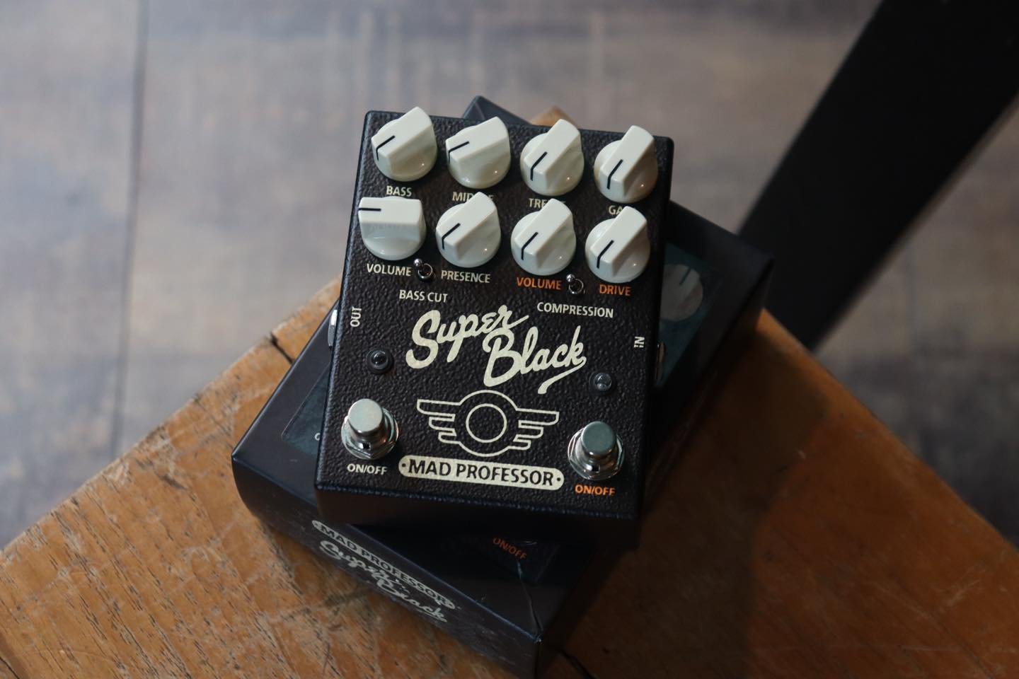 Mad Professor Super Black 破音效果器