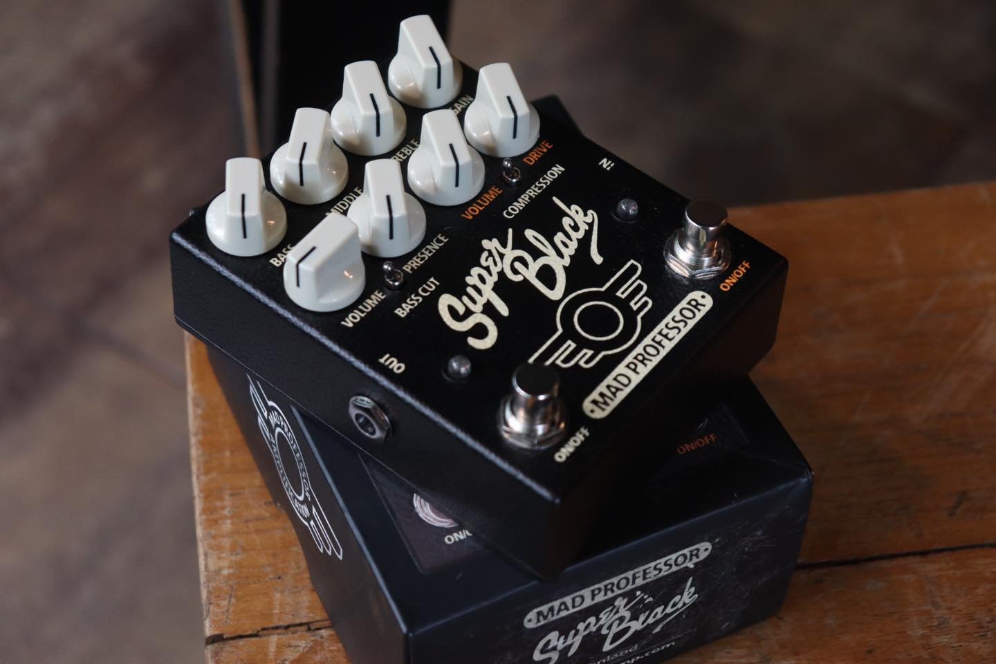 Mad Professor Super Black 破音效果器