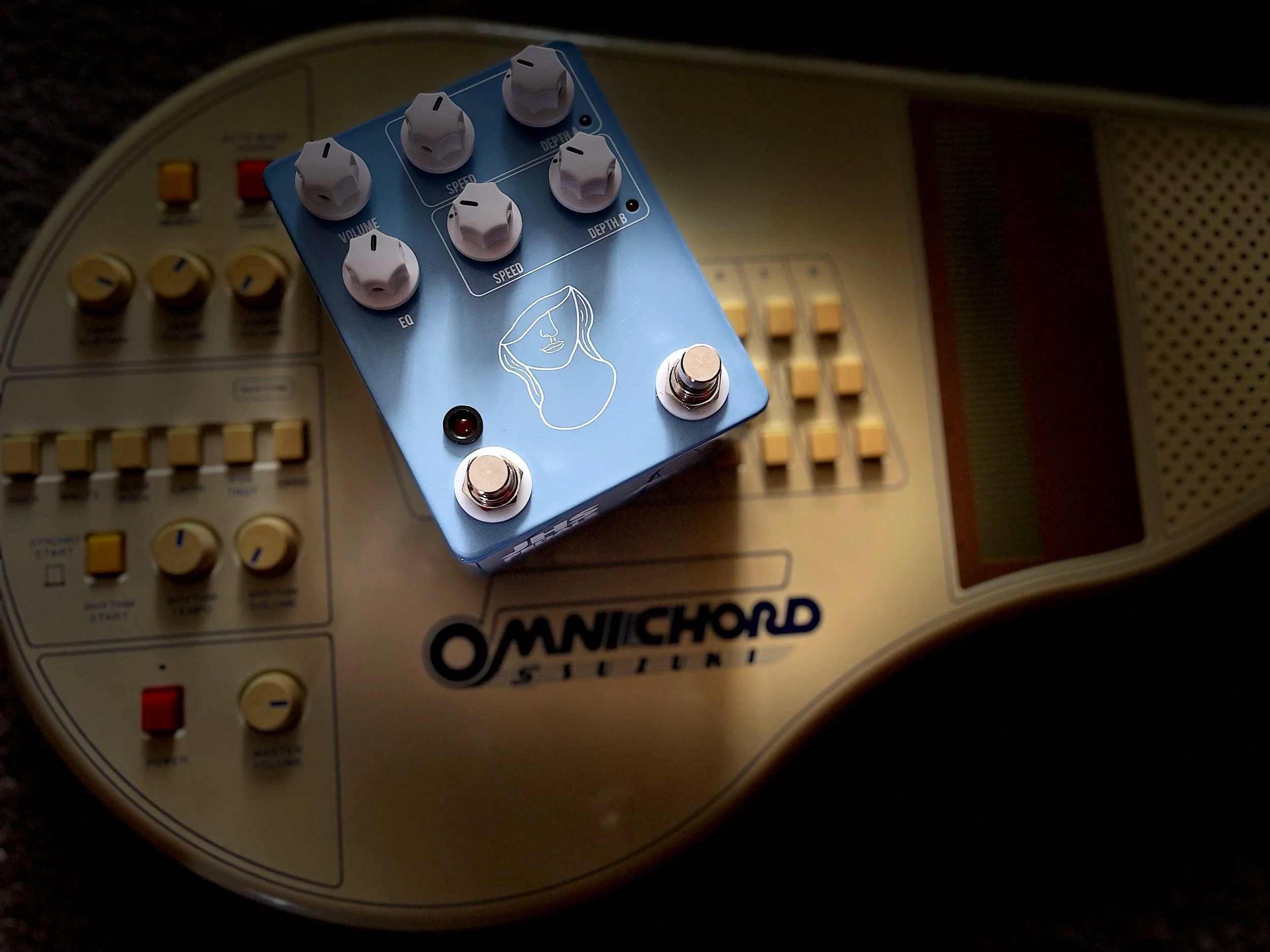 JHS Artificial Blonde Madison Cunningham 簽名款Vibrato 效果器 JHS Artificial Blonde Madison Cunningham 簽名款Vibrato 效果器